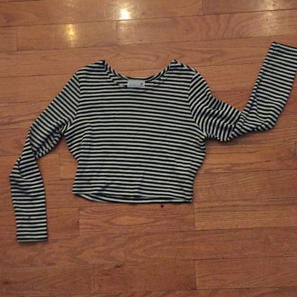 Black and white striped long sleeve crop top
